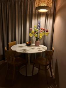 Cozy room just outside Utrecht Center, calm & green