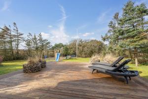 Coxy Cottage Overlooking The Golf Course At Søndervig - 1019