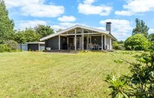 2 Bedroom Nice Home In Ølsted - Jægerspris