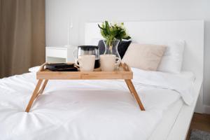 Łódź Manufaktura - Balcony & Workspace by Rentujemy