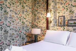 Florence Huge Apartment with Private Garden