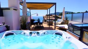 Villas Villa avec Rooftop, Jacuzzi & vue mer by Palmazur : photos des chambres