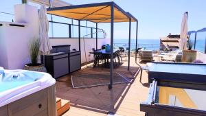 Villas Villa avec Rooftop, Jacuzzi & vue mer by Palmazur : photos des chambres