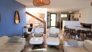 Villas Villa avec Rooftop, Jacuzzi & vue mer by Palmazur : photos des chambres