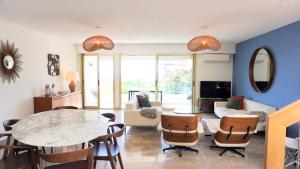 Villas Villa avec Rooftop, Jacuzzi & vue mer by Palmazur : photos des chambres