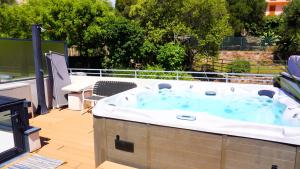 Villas Villa avec Rooftop, Jacuzzi & vue mer by Palmazur : photos des chambres