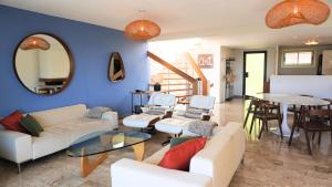 Villas Villa avec Rooftop, Jacuzzi & vue mer by Palmazur : photos des chambres