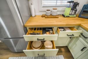 Spacious Resort with 2 Cabins on 3 Acres