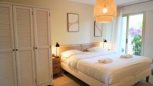 Villas Villa avec Rooftop, Jacuzzi & vue mer by Palmazur : photos des chambres