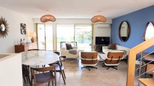 Villas Villa avec Rooftop, Jacuzzi & vue mer by Palmazur : photos des chambres