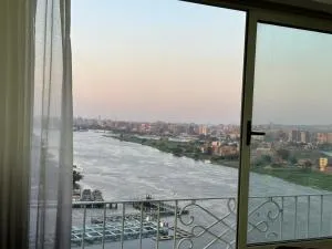 شقه فندقيه بأفضل فيو علي النيل مباشرة - Sâqyet Mikki