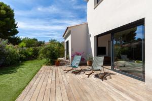 Villas Villa avec piscine a Marseille : Villa - Vue sur Jardin