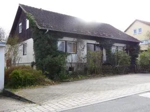 Einfaches Haus direkt in Bayreuth - Schnabelwaid