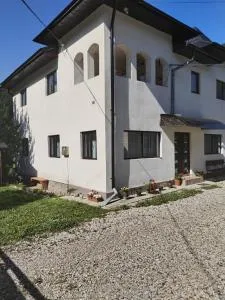 Apartament la casa pe Transrarau - Cîrstea