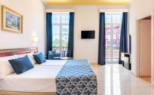 Triple Room room in Globales Reina Cristina