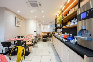 Hotels Campanile Paris 14 - Maine Montparnasse : photos des chambres