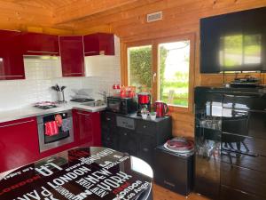 Maisons de vacances The Cabin with heated outdoor pool : photos des chambres