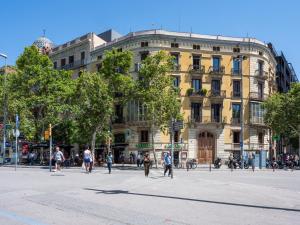 Aspasios Arc de Triomf Apartments