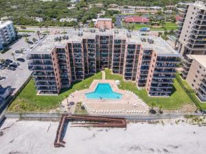 Oceanfront Sunrise Overlooking Pool Walk to shopping dining Sunrise 805