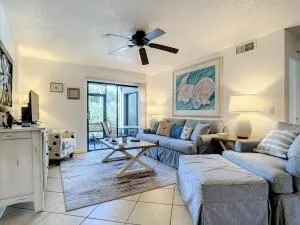 Lovely 1 bedroom 1 bath condo located within walking distance to car free beach. SC158 - Edgewater
