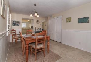 Cozy 2 bedroom 2 bath condo located within walking distance to the beach SC109