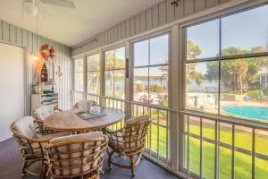 Pool Access and Lanai Riverfront Welaka Condo! - Orange Springs