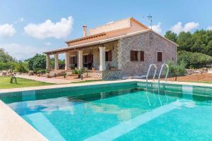 Villa Can Mosca, garden and swimming pool close to beach