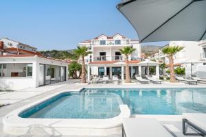 Luxury beachfront Villa Providenca