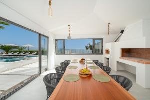 Luxury beachfront Villa Providenca