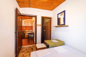 Ivy Apartments in Center