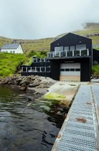 A pearl in a forgotten fjord - Luxury Boathouse - Hósvík