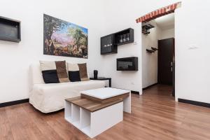 300 meters from the Genoa Aquarium and San Giorno Metro, Self Checkin and Fast Internet