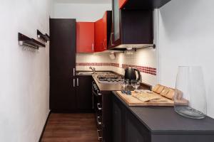 300 meters from the Genoa Aquarium and San Giorno Metro, Self Checkin and Fast Internet