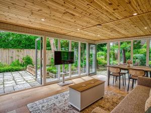 Garden Lodge in Hidden City Oasis Pass the Keys