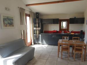 Maisons de vacances La Roche - au calme face aux vignes - : photos des chambres