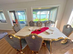 Charming Cottage on Lake Simcoe