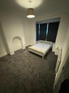 Beautiful 6 bed home in Birmingham perfect for contractors!