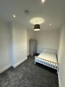 Beautiful 6 bed home in Birmingham perfect for contractors!