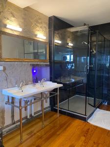 B&B / Chambres d'hotes Chateau de Montcuquet : Grande Chambre Double 