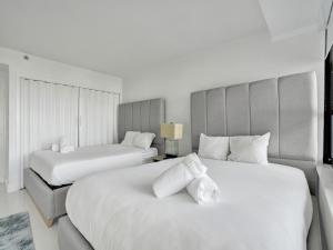 Beautiful Beach Condo Beach Service 1020