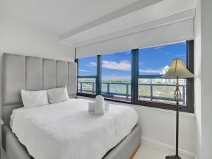 Beautiful Beach Condo Beach Service 1020