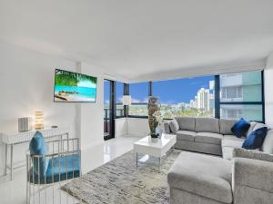 Beautiful Beach Condo Beach Service 1020