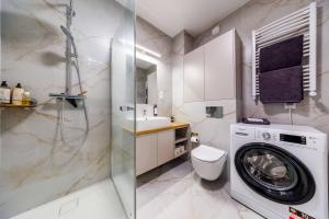 Premium Suite- City Center, Capital Towers, Free Parking by StayNest