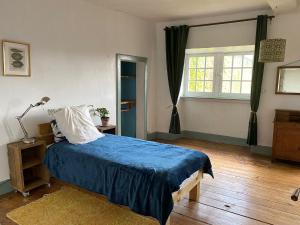 B&B / Chambres d'hotes Chateau de Montcuquet : Chambre Familiale avec Salle de Bains