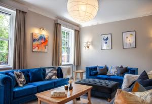 BRANDNEW BIG 6 Bedroom House near Derbyshire Cricket Ground and Derby County Football Club Sleeps 15 by PureStay