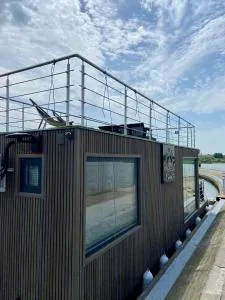 Domek na wodzie Houseboat Frombork - 新卡尔奇马