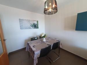 apartamento con vistas al mar, piscina y parking