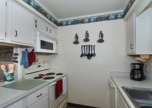 Colony Beach Club 138- Ground Level Oceanfront