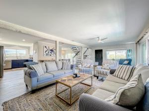 Octopus Garden A Luxurious Townhome Overlooking Pool Ocean Views