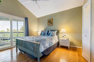 Veranda with Ocean Views Close to Pool Amenities SV270